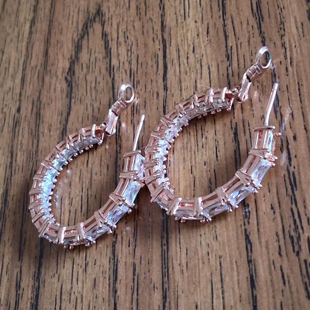 Elegant Rose Gold And Crystal Hoop Earrings EUC - Picture 4 of 11